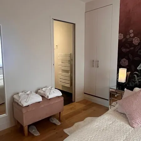 Charmante Maisonnette Avec Piscine Chauffée Et Jardin Partagé Près De Bagnoles De L'orne - Fr-1-497-199