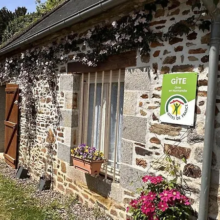 Hébergement de vacances Charmante Maisonnette Avec Piscine Chauffée Et Jardin Partagé Près De Bagnoles De L'orne - Fr-1-497-199