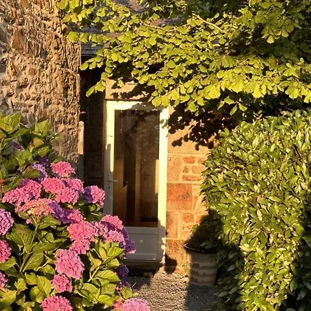 Charmante Maisonnette Avec Piscine Chauffée Et Jardin Partagé Près De Bagnoles De L'orne - Fr-1-497-199 Hébergement de vacances *