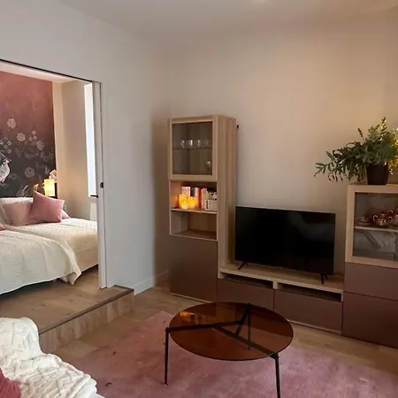 Hébergement de vacances Charmante Maisonnette Avec Piscine Chauffée Et Jardin Partagé Près De Bagnoles De L'orne - Fr-1-497-199 *