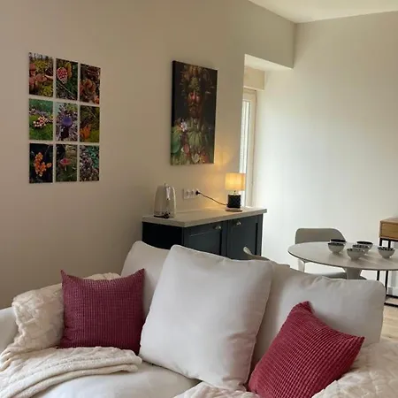 Hébergement de vacances Charmante Maisonnette Avec Piscine Chauffée Et Jardin Partagé Près De Bagnoles De L'orne - Fr-1-497-199 La Chapelle d'Audaine