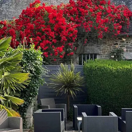 Charmante Maisonnette Avec Piscine Chauffée Et Jardin Partagé Près De Bagnoles De L'orne - Fr-1-497-199 *