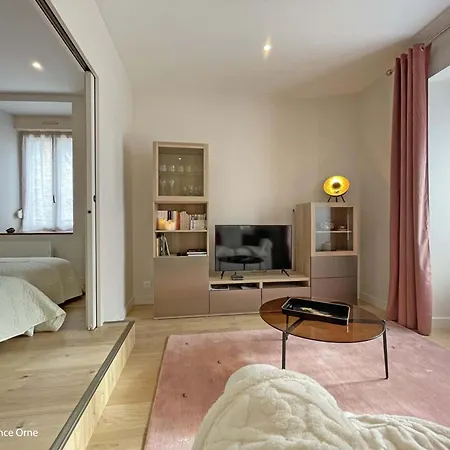 Charmante Maisonnette Avec Piscine Chauffée Et Jardin Partagé Près De Bagnoles De L'orne - Fr-1-497-199 La Chapelle d'Audaine