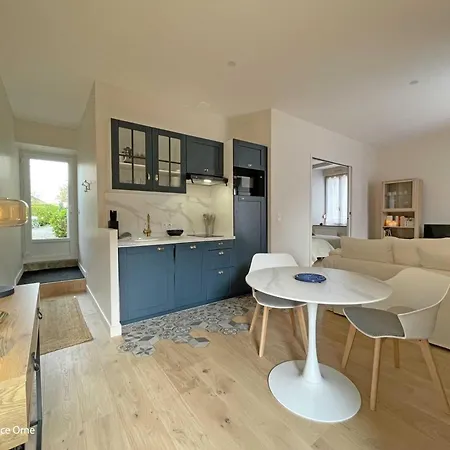 Hébergement de vacances Charmante Maisonnette Avec Piscine Chauffée Et Jardin Partagé Près De Bagnoles De L'orne - Fr-1-497-199 La Chapelle d'Audaine