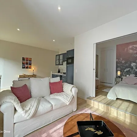 Charmante Maisonnette Avec Piscine Chauffée Et Jardin Partagé Près De Bagnoles De L'orne - Fr-1-497-199 La Chapelle d'Audaine